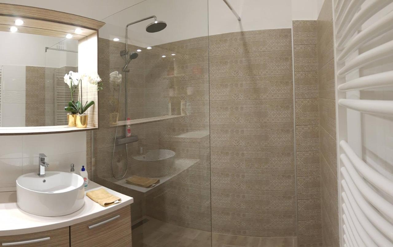 Fonix Family Apartment A Step From Szechenyi Square ペーチ エクステリア 写真