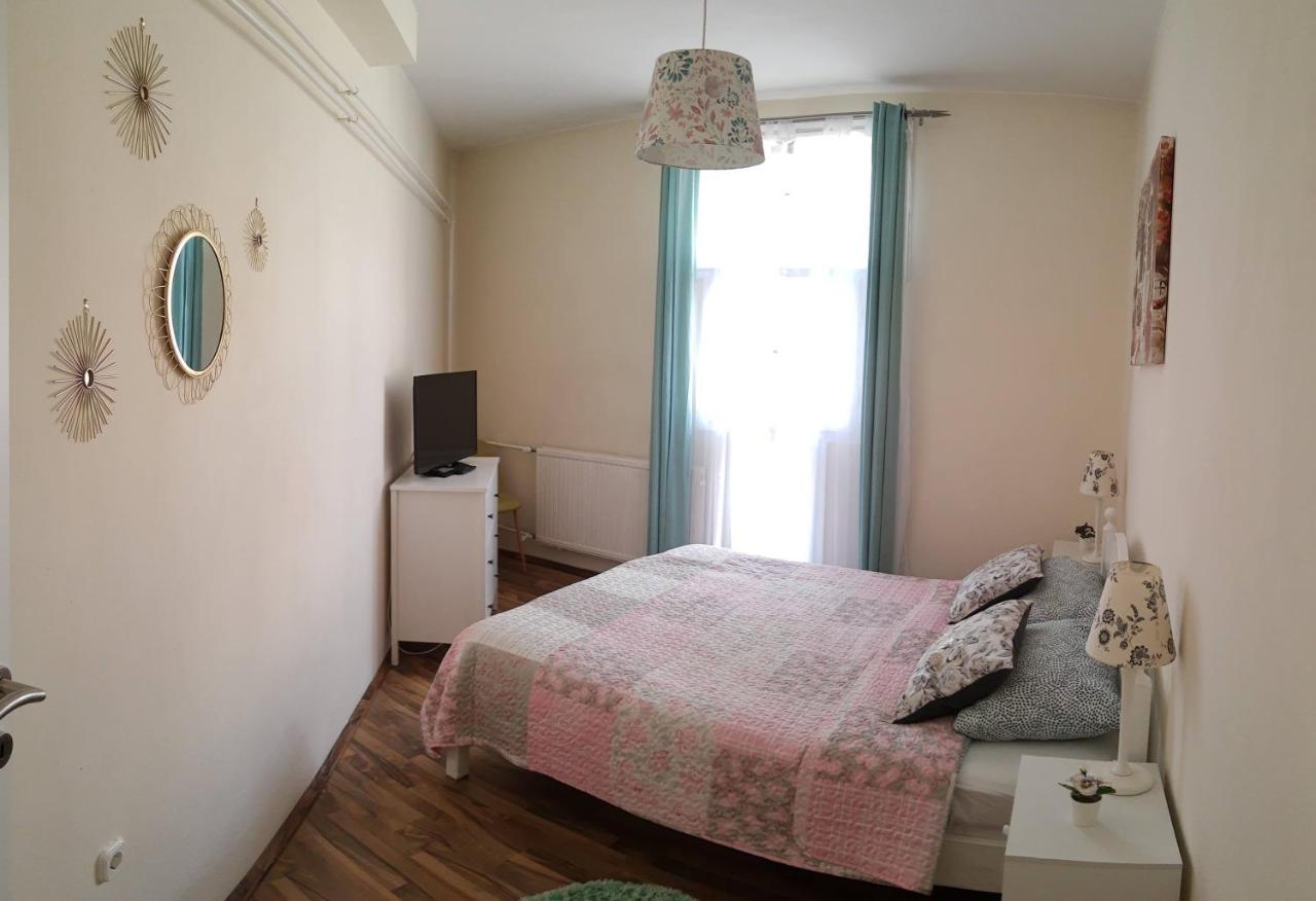 Fonix Family Apartment A Step From Szechenyi Square ペーチ エクステリア 写真