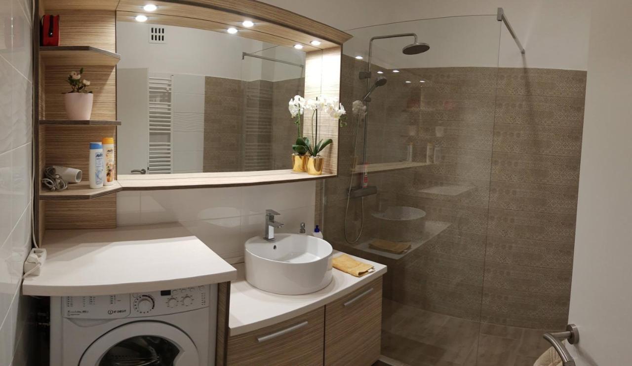 Fonix Family Apartment A Step From Szechenyi Square ペーチ エクステリア 写真